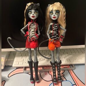 Monster High Werecat Sisters Meowlody & Purrsephone Dolls 2011 G1